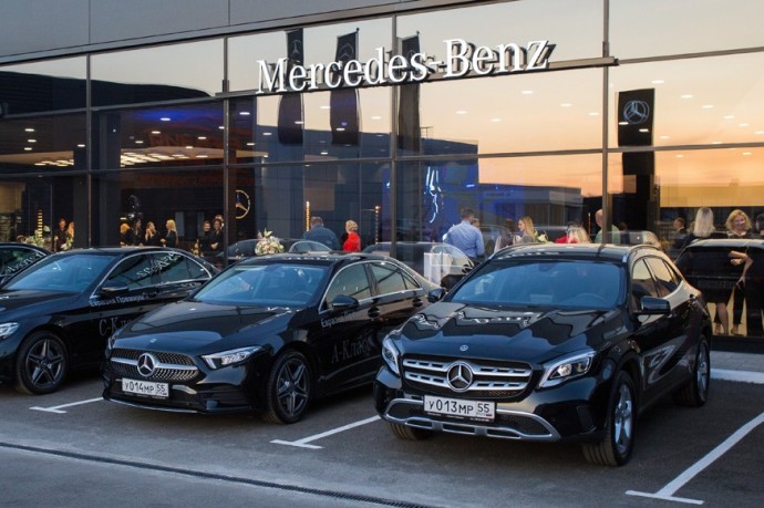 Mercedes продаст доли в российских «дочках» компании «Автодом»