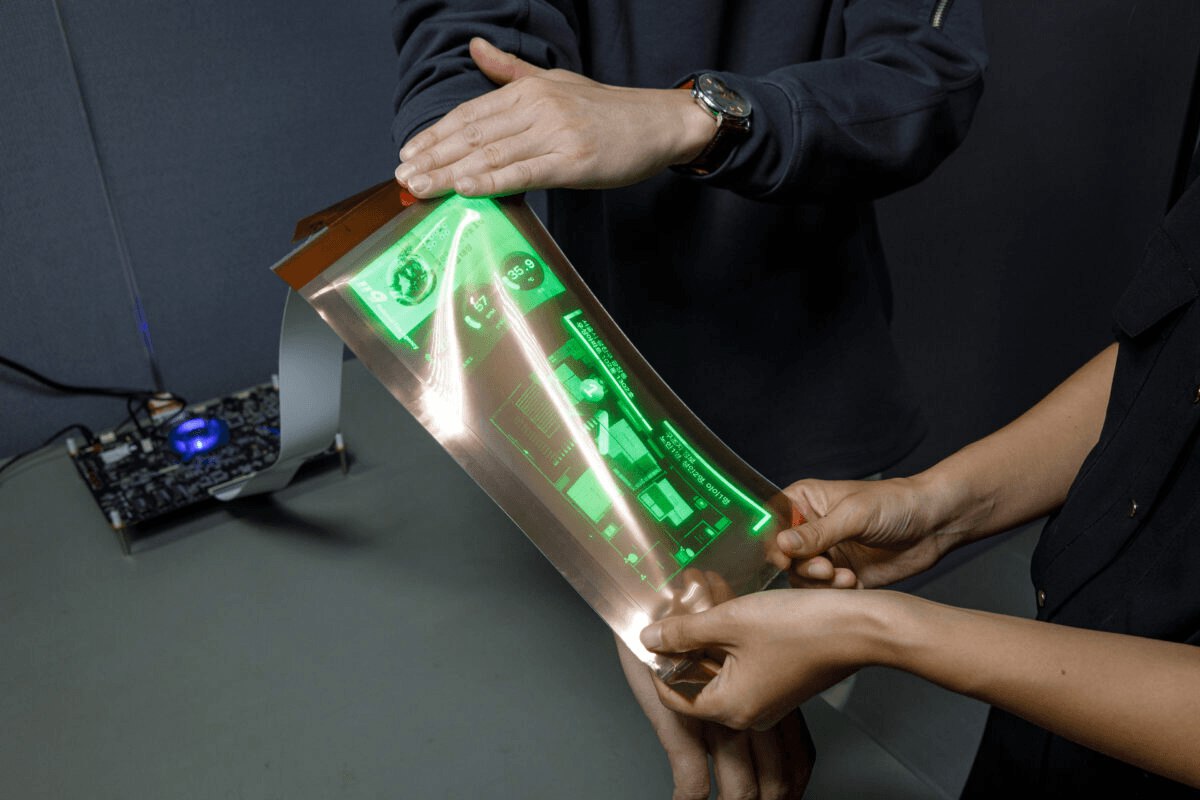 LG представила прототип дисплея в виде плёнки