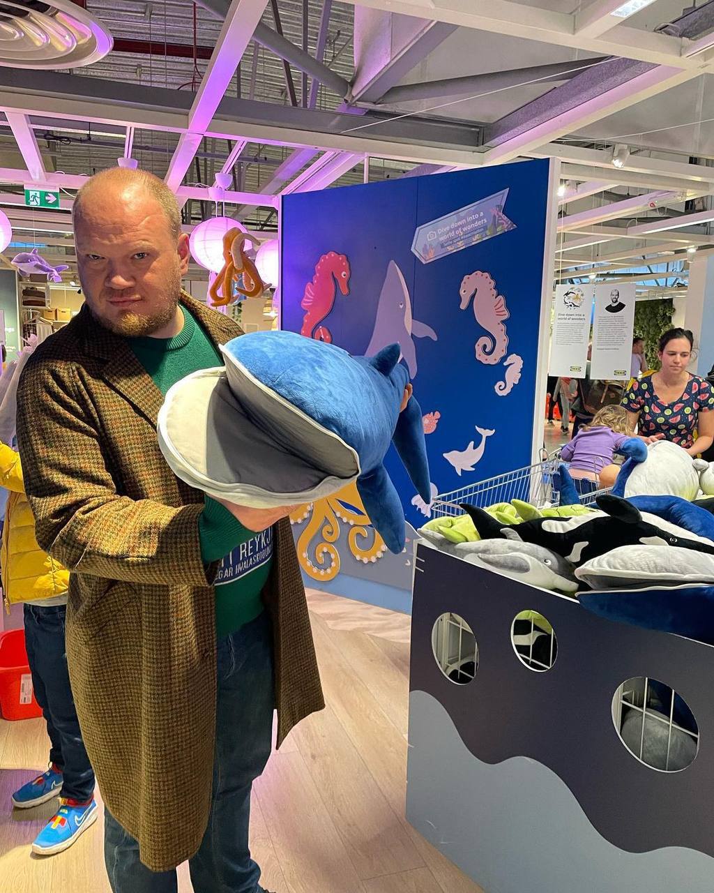 IKEA выпустила еще одну альтернативу знаменитой акуле — кита Бловинъйад
