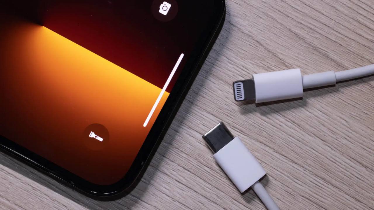 Инсайдер Мин-Чи Куо (Ming-Chi Kuo) сообщил, что Apple готовится к переходу на USB-C в iPhone 15
