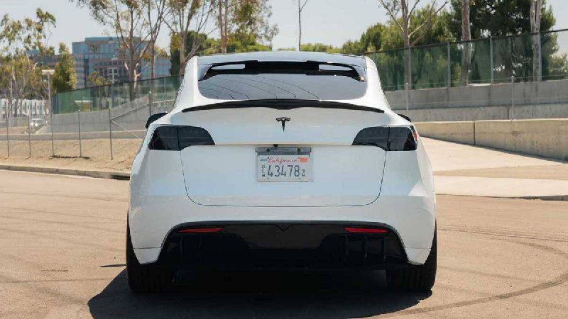 Tesla отзывает более 321 тыс. электромобилей