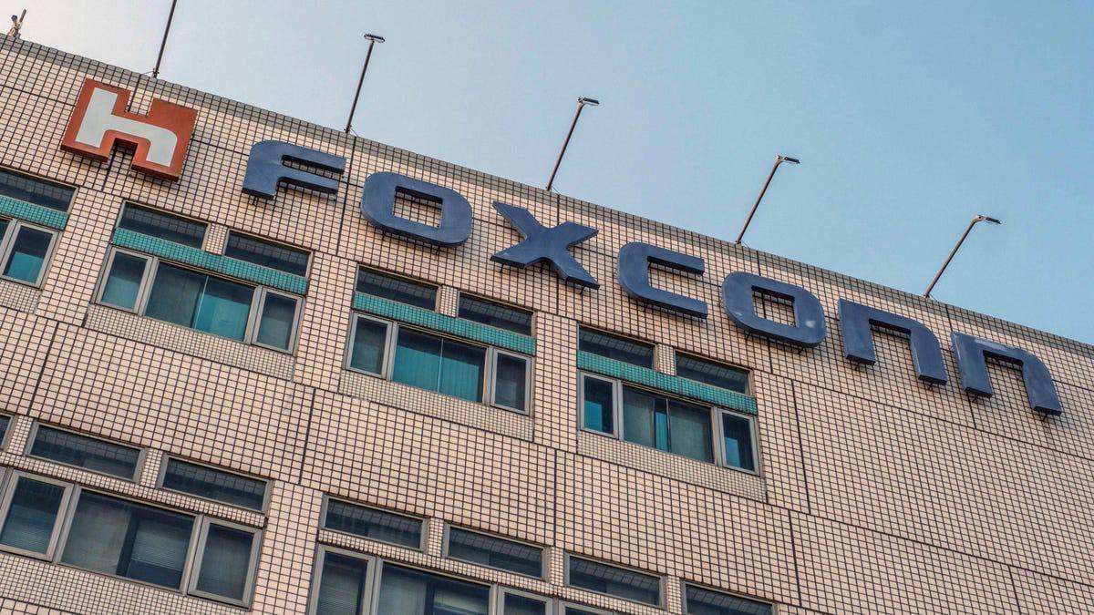 Foxconn планирует возобновить полную производительность предприятия в китайском городе Чжэнчжоу