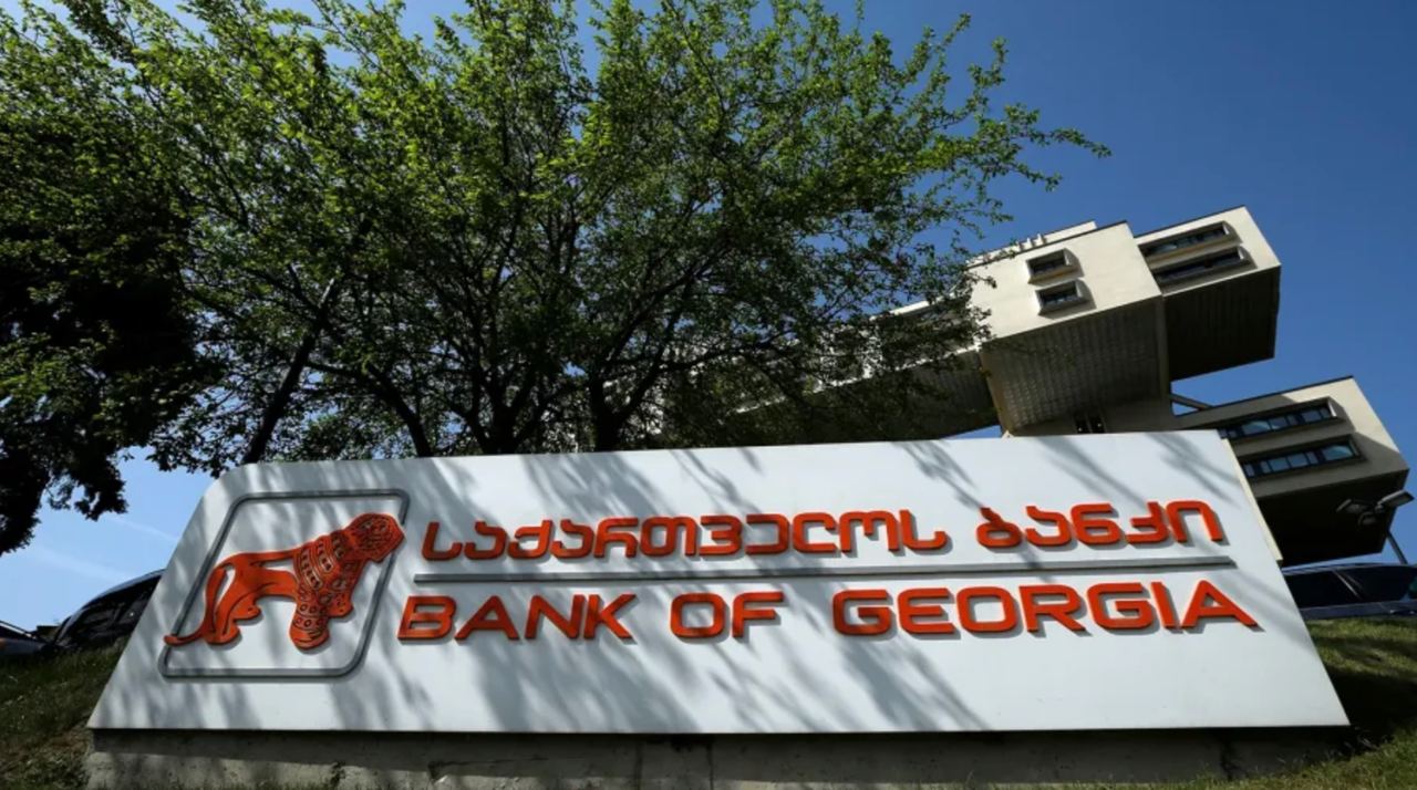 Почему Bank of Georgia закрывает российские счета и можно ли их спасти