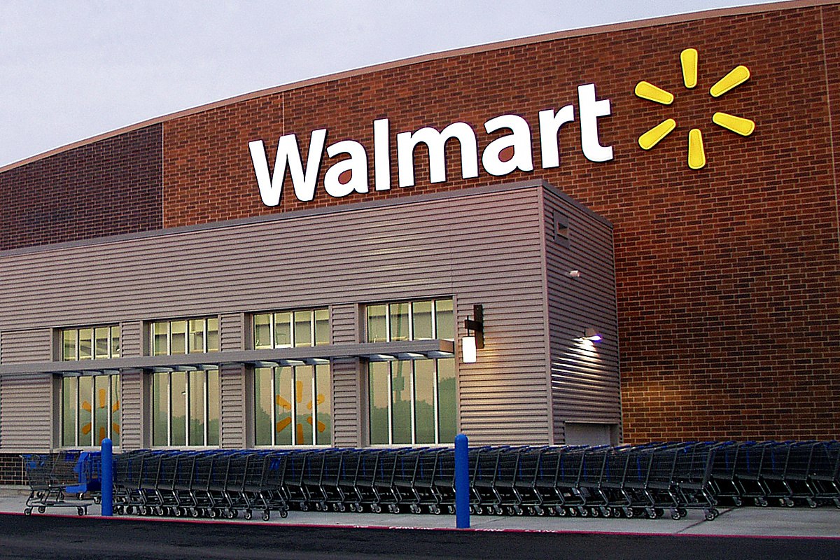 Ритейлер Walmart закроет три из 11 своих технологических центров в США