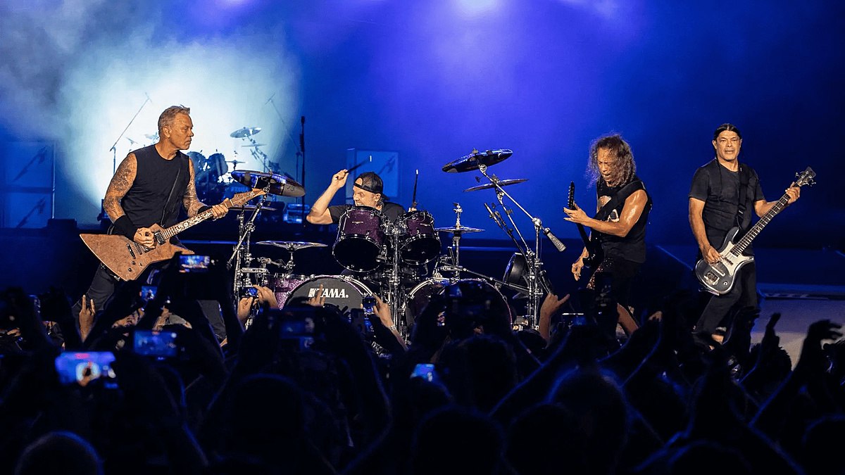 Группа Metallica купила одну из крупнейших в США фабрик по производству виниловых пластинок