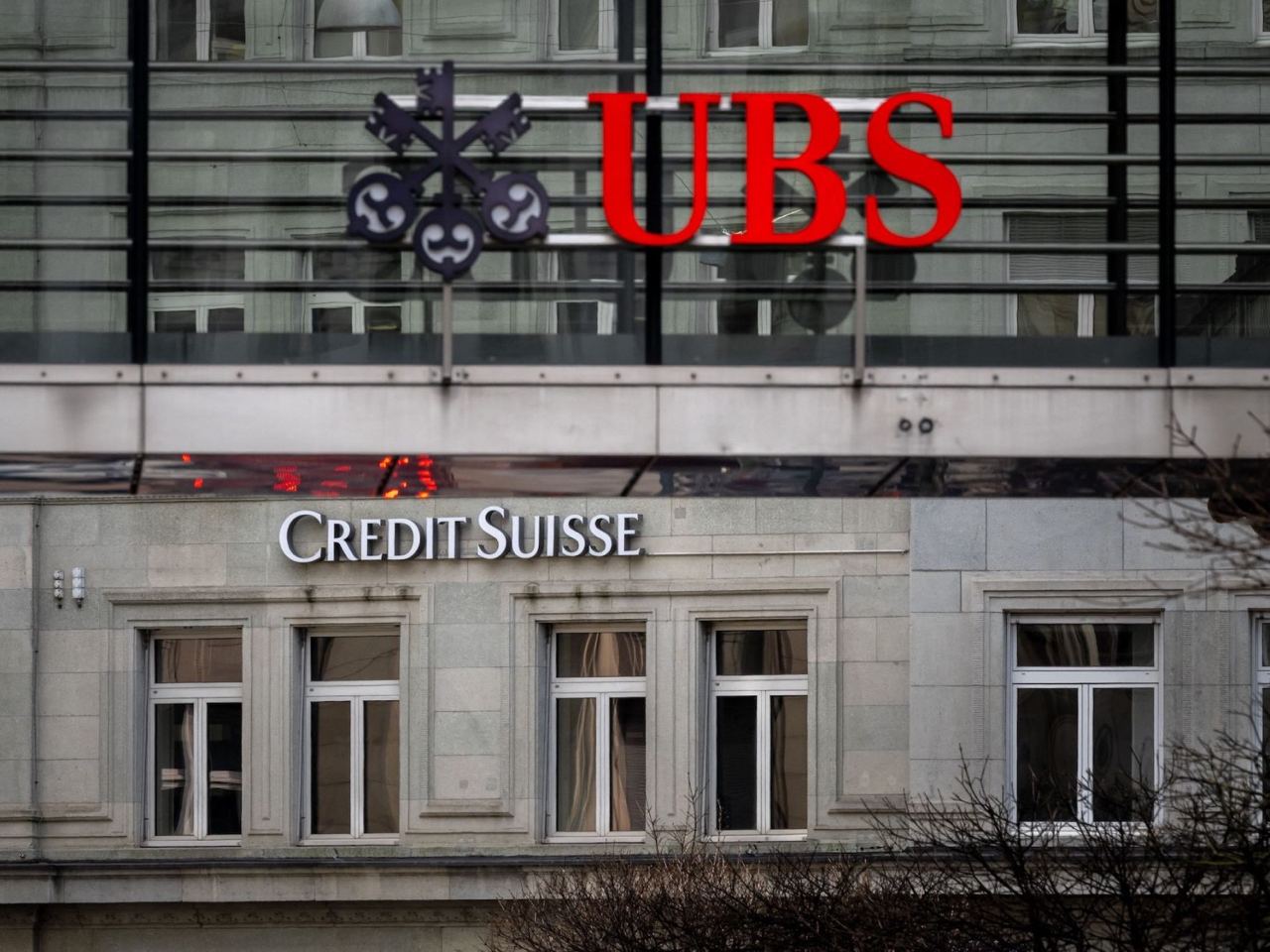 Два крупнейших и старейших швейцарских банка UBS и Credit Suisse объявили о слиянии