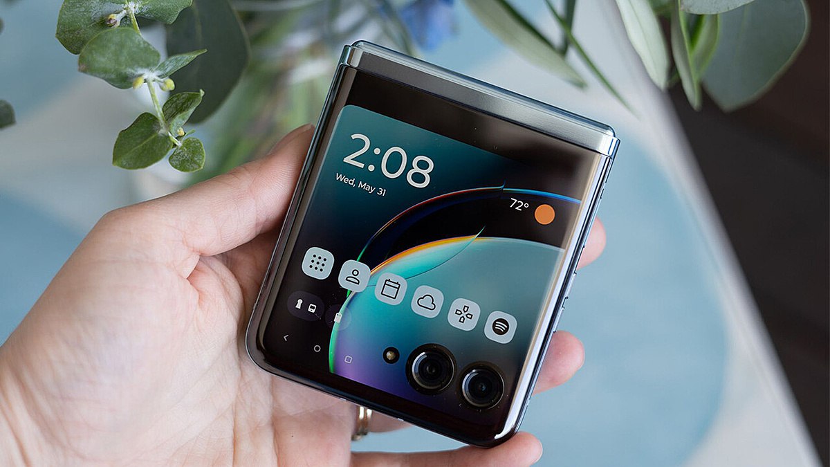 Motorola представила флагманские смартфоны-«раскладушки»