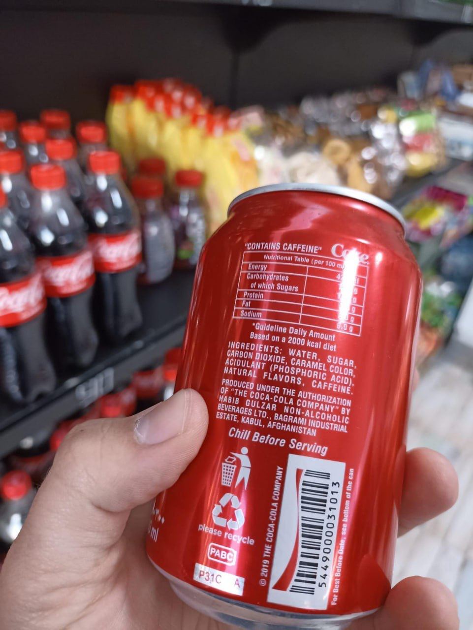 Появились сообщения о наличии в супермаркетах Москвы Coca-Cola, выпущенных в Афганистане