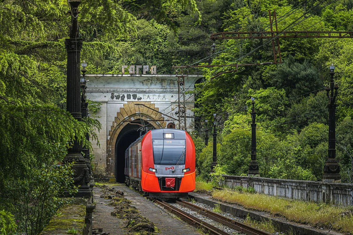 С 8 июня 2023 года между Сочи и Гагрой в Абхазии начнёт ходить скоростной поезд «Ласточка»
