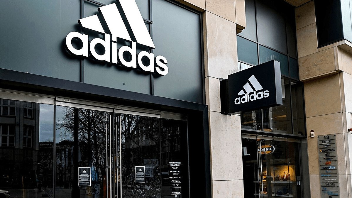 Переговоры о выкупе активов Adidas в России ведут две компании