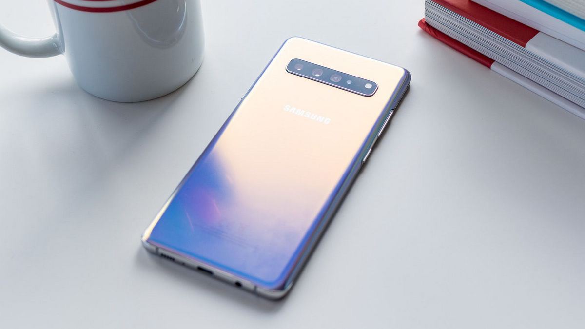 Samsung объявила о прекращении программной поддержки своего первого 5G-смартфона Galaxy S10 5G